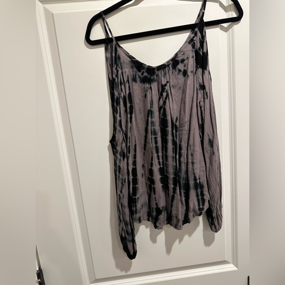 Long sleeve top with open shoulders